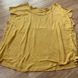 Universal thread yellow shirt